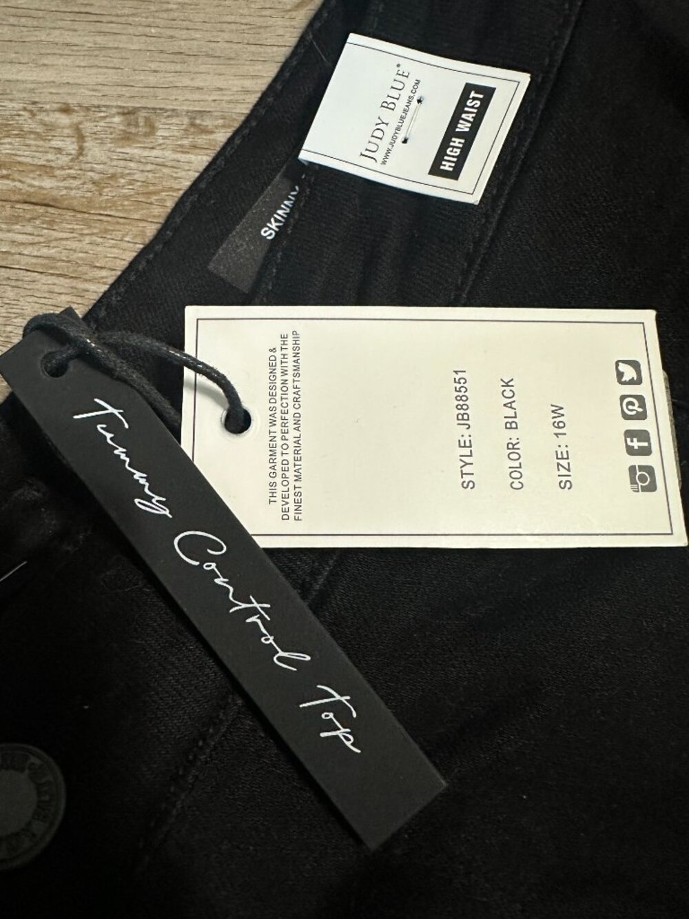 NWT Judy Blue Skinny Fit Jeans 16W Black High Rise Tummy Control Raw Hem Stretch - Picture 3 of 4